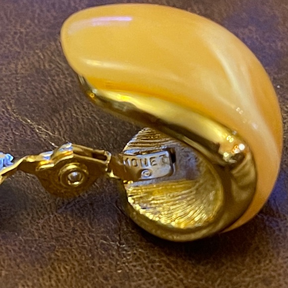 ***SOLD***Vintage Monet Luxury Clip Earrings - Picture 4 of 5
